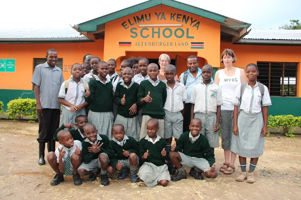 Kinder Shining Orphans 2017