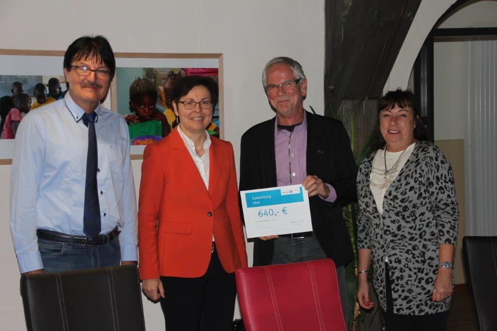 Mitgliederversammlung 04.10.2017 - Scheckübergabe