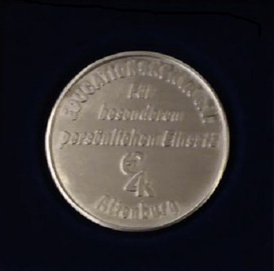 Ehrennadel Sondermedallie-Vorderseite